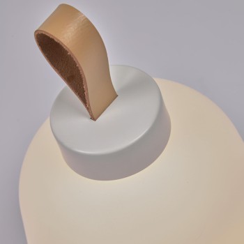 Udiya Tischleuchte aus Polyethylen und Metall