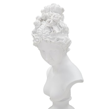 Skulptur einer Frau mit Sockel