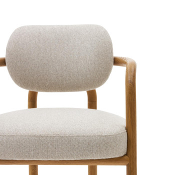 Melqui beige Stuhl aus massivem Eichenholz mit natürlicher Oberfläche