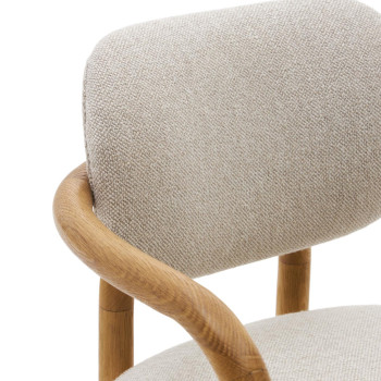 Melqui beige Stuhl aus massivem Eichenholz mit natürlicher Oberfläche