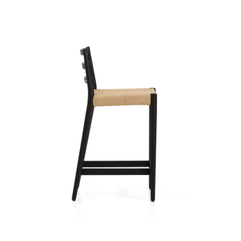 Analy-Hocker mit Rückenlehne aus massiver Eiche in Schwarz und 65 cm Sitzfläche aus 100 % FSC-zertifiziertem Seil