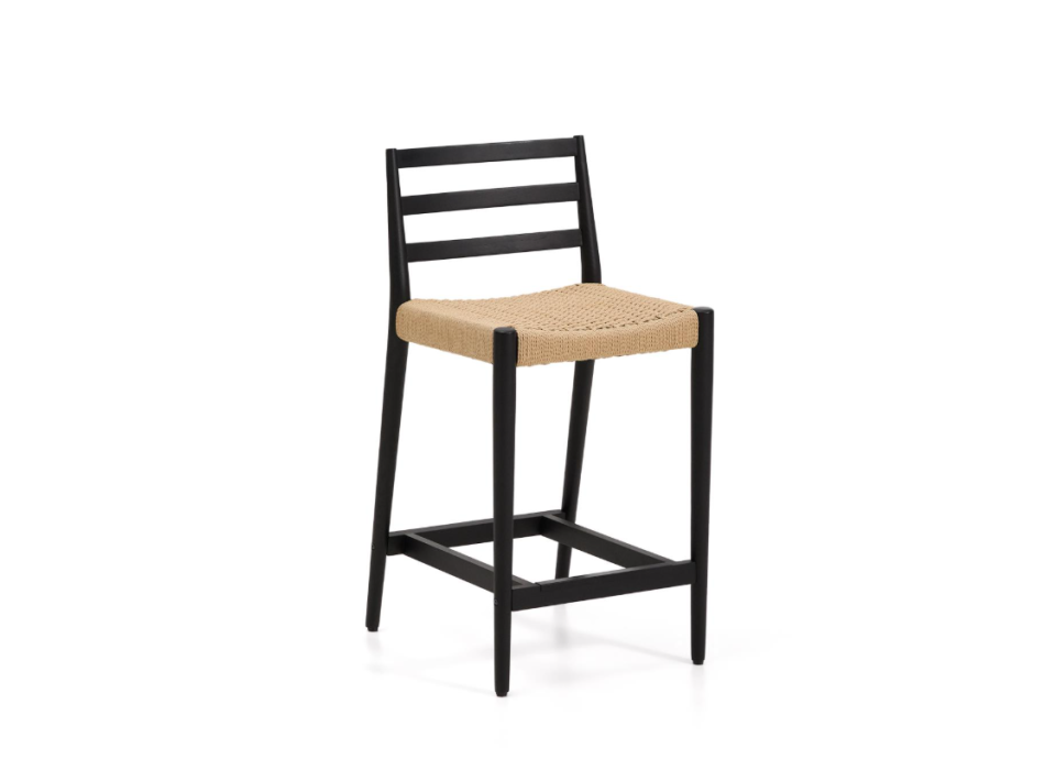 Analy-Hocker mit Rückenlehne aus massiver Eiche in Schwarz und 65 cm Sitzfläche aus 100 % FSC-zertifiziertem Seil