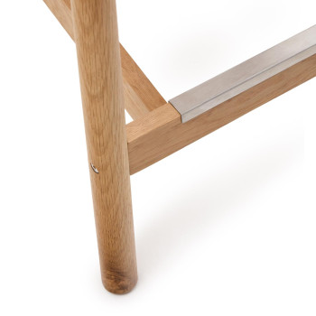Yalia-Hocker mit Rückenlehne aus massiver Eiche mit natürlicher Oberfläche (FSC 100%) und Sitzfläche aus Kordel