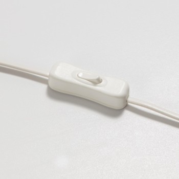 Stolní lampa Erna z bílé keramiky a bambusu s přírodní povrchovou úpravou