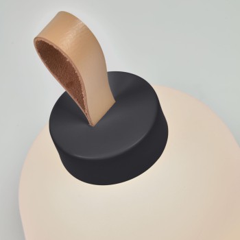 Stolní lampa Udiya z polyethylenu a kovu