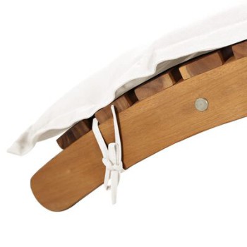 Hnědé lehátko z masivního akáciového dřeva