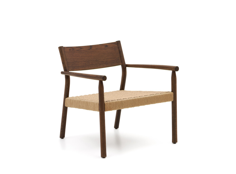 Křeslo Yalia z masivního dubového dřeva FSC 100% s ořechovou povrchovou úpravou a sedákem z papírové šňůry