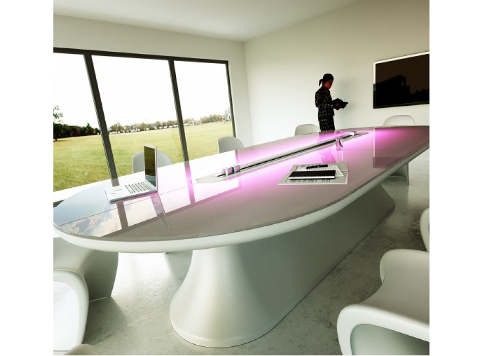 INFORMAČNÍ STŮL V ADAMANTX ZAD 