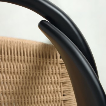 Židle Nina z masivního akáciového dřeva s černou povrchovou úpravou