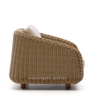 Poltrona Meria in rattan sintetico e gambe in legno massiccio di acacia 100% FSC