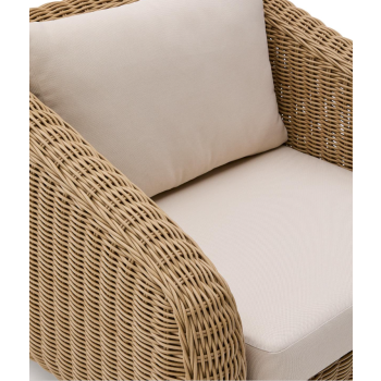Poltrona Meria in rattan sintetico e gambe in legno massiccio di acacia 100% FSC