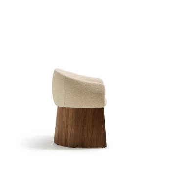 Sedia Bosca in ciniglia beige e impiallacciatura in noce FSC 100%