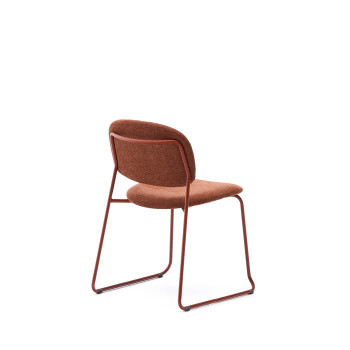 Sedia impilabile Meli in ciniglia terracotta e gambe in metallo terracotta FSC Mix Credit
