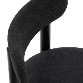 Sedia Nebai in ciniglia nera con struttura in legno massiccio di rovere finitura nera FSC MIX Credit