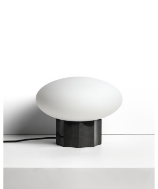 Idela bordlampe i røget glas og sort marmor Ø 26 cm