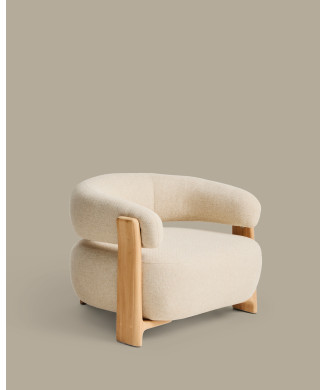 Udendørs lænestol i granitbeige med ben i 100% FSC massivt teaktræ med en naturlig finish.