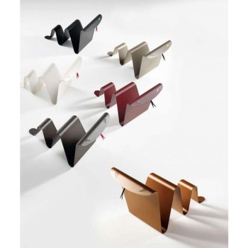 Snake Magazine Rack fra PEZZANI