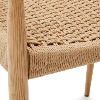 Analy stol med armlæn i massivt egetræ FSC 100% med naturlig finish og sæde i co