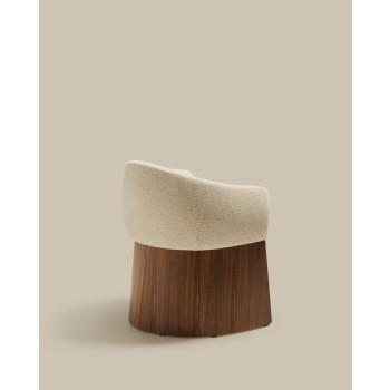 Bosca stol i beige chenille og FSC 100% valnøddefiner