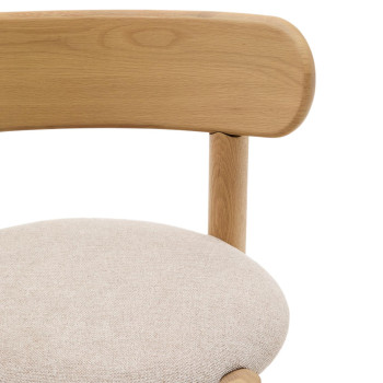 Nebai stol i beige chenille med stel i massivt egetræ, naturlig finish FSC MIX C