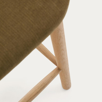 Helda skammel i grøn chenille og massiv eg FSC Mix Credit 65 cm