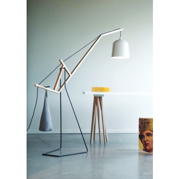 Een staande lamp AA01 COVO
