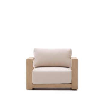 Amberkleurige fauteuil van massief acaciahout met een lichte afwerking, 100% FSC-gecertificeerd.