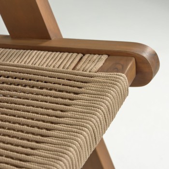 Geralda fauteuil van acaciahout met een donkere afwerking, 100% FSC-gecertificeerd.