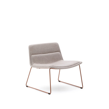 Beige Zahara fauteuil met stalen poten en 100% FSC-gecertificeerde terracotta afwerking.