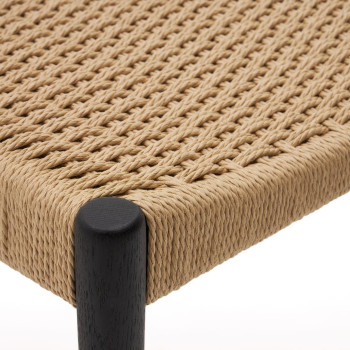 Analy stoel van massief eikenhout met zwarte afwerking en zitting van 100% FSC-gecertificeerd touw.