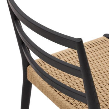 Analy stoel van massief eikenhout met zwarte afwerking en zitting van 100% FSC-gecertificeerd touw.