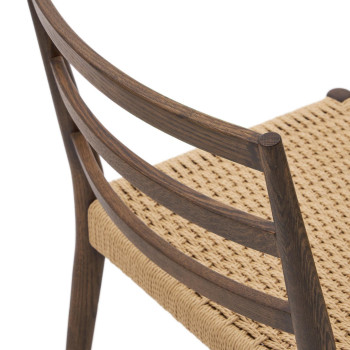 Analy stoel van massief FSC 100% eikenhout met walnootafwerking en FSC 100% touwzitting.