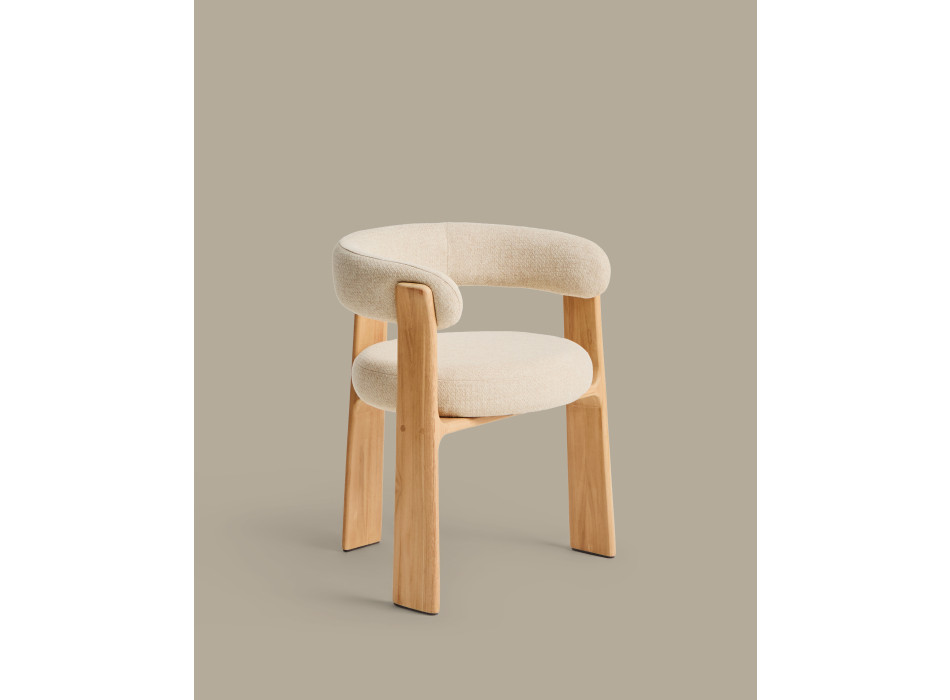 Granieten driepotige beige buitenstoel met massief teakhouten poten in een natuurlijke tint, FSC 100% gecertificeerd.