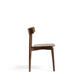 Evera stoel in eikenfineer met afwerking