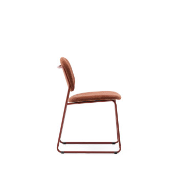 Stapelbare stoel Meli in terracotta chenille met terracotta metalen poten, FSC Mix Credit.