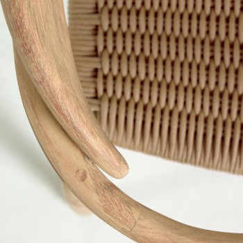 Nina-stoel van massief acaciahout en touw.