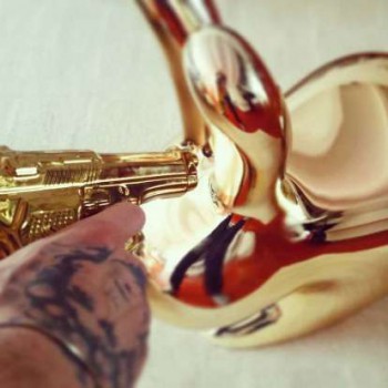 QEEBOO 90004 Konijnenstoel met metalen afwerking