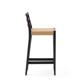 Analy kruk met massief eikenhouten rugleuning met zwarte afwerking en 70 cm FSC 100% touwzitting.