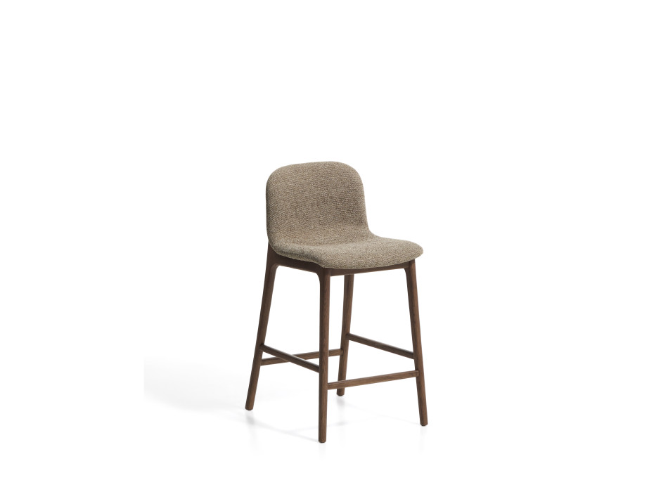 Elnor kruk in bruine chenille met massief eikenhouten poten in walnootafwerking, 65 cm
