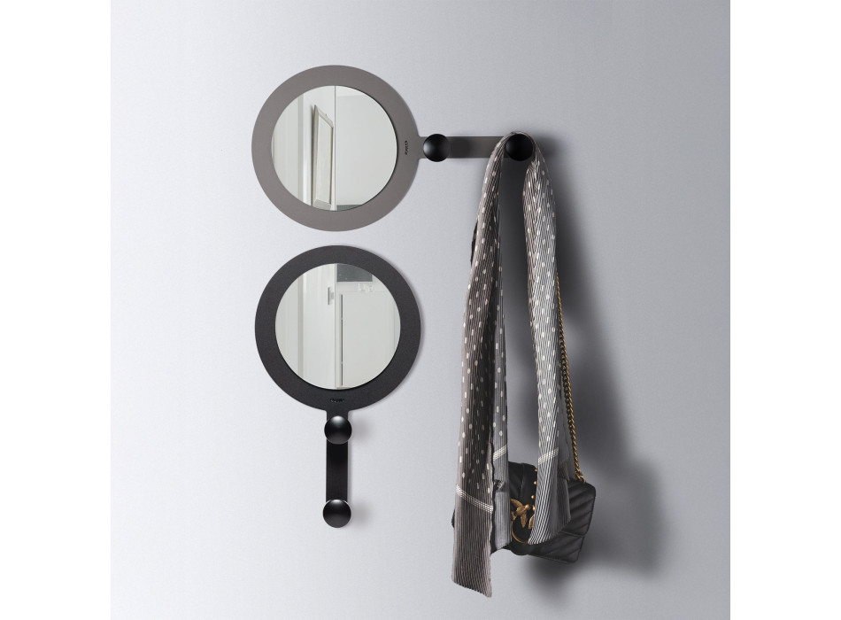 Weerspiegeling en ophanging: wandspiegel, kunstnijverheid.