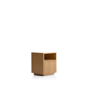 Mesa de cabeceira Helvine com 1 gaveta, em folheado de carvalho, 45 x 52 cm, certificação FSC 100%.