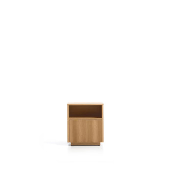 Mesa de cabeceira Helvine com 1 gaveta, em folheado de carvalho, 45 x 52 cm, certificação FSC 100%.