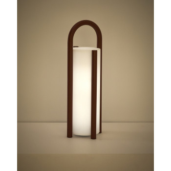 Luminária de mesa portátil grande Leros em polietileno e aço.