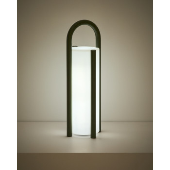 Luminária de mesa portátil grande Leros em polietileno e aço.