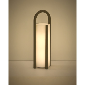 Luminária de mesa portátil grande Leros em polietileno e aço.