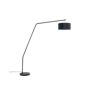 Luminária de chão Ciana em metal com acabamento preto e luminária de teto em algodão.