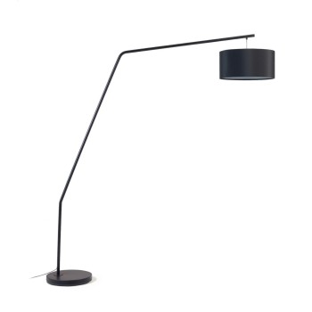Luminária de chão Ciana em metal com acabamento preto e luminária de teto em algodão.