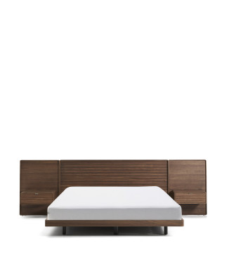 Cama Norlen com 2 mesas de cabeceira em folheado de nogueira com acabamento escuro e luz LED para o colchão 180 x 200 cm FSC Mix Credit
