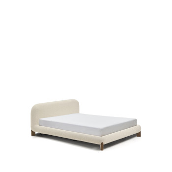 Cama Odina com capa removível em bouclé cru, pés em freixo maciço com acabamento em nogueira FSC, para colchão de 180 x 200 cm.