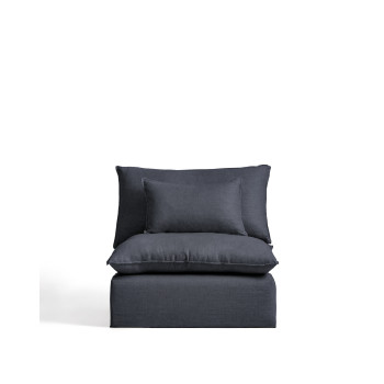 Poltrona Anarela com capa removível em linho e viscose.